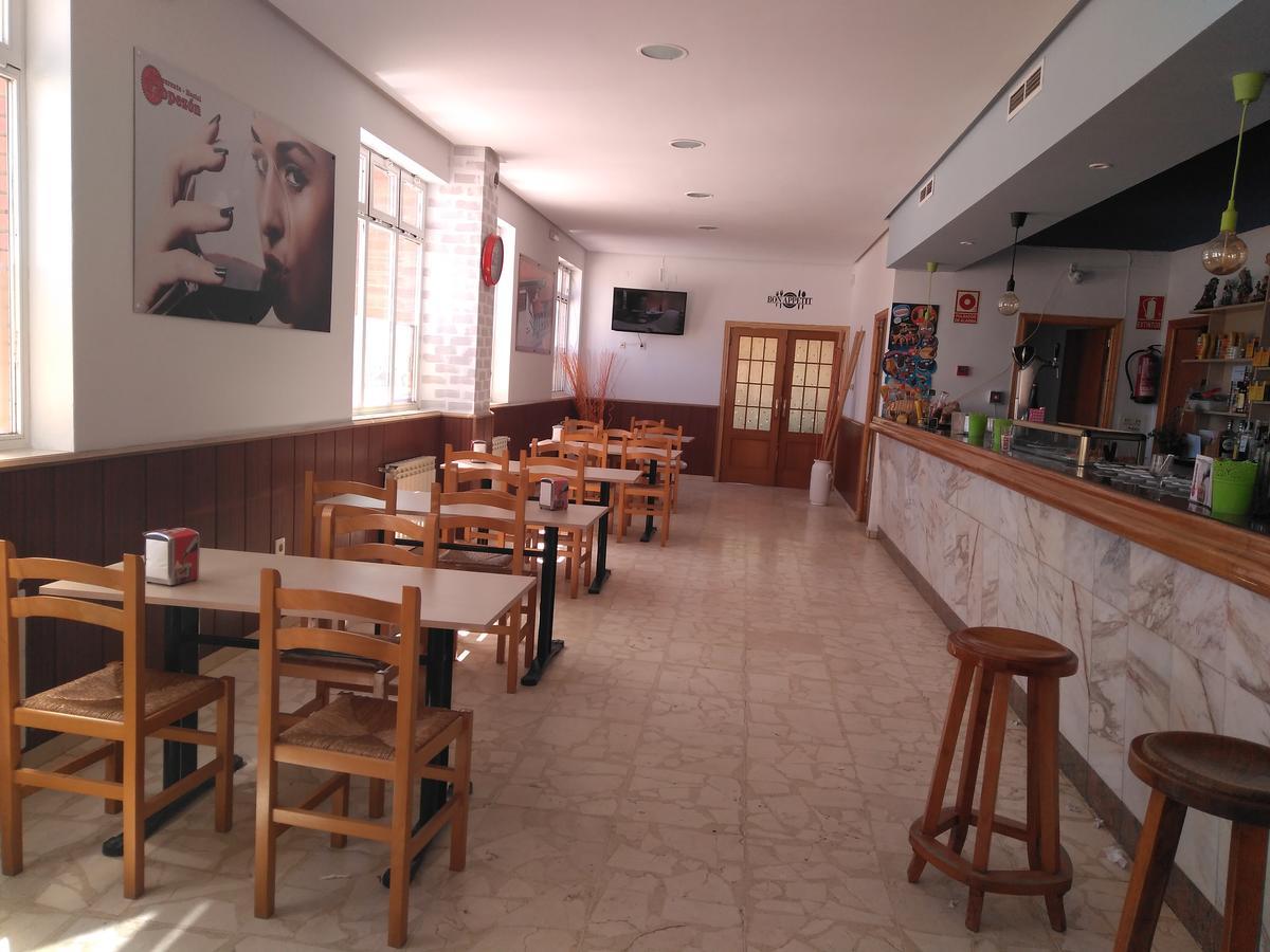 Hostal El Tropezon Matallana de Valmadrigal Екстер'єр фото